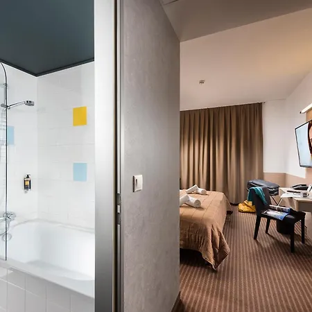 波18号酒店 酒店